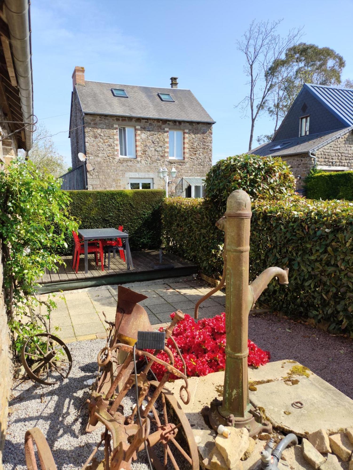 Le Jardin B&B Isigny-le-Buat Exterior photo